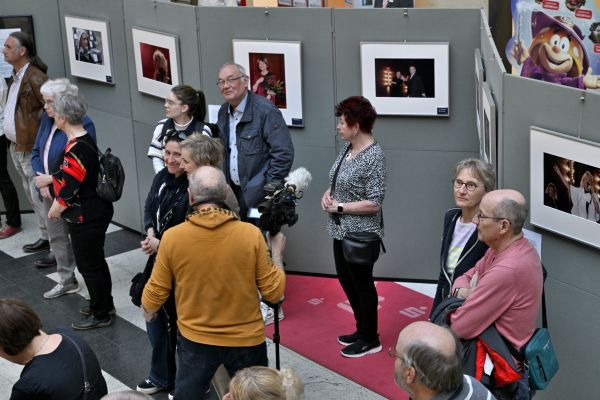ausstellungseroeffnung-24B5379846-AFFD-B291-D2E5-8ADA17C215DF.jpg