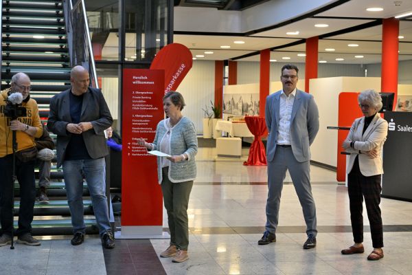 ausstellungseroeffnung-3604A36504-15B1-DEBF-995F-07C76D1B94D5.jpg